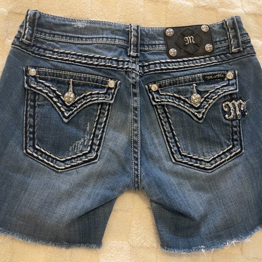 Miss Me Mid Rise Distressed Frayed Hem Cut Off Denim Jean Shorts Flap Pockets 28